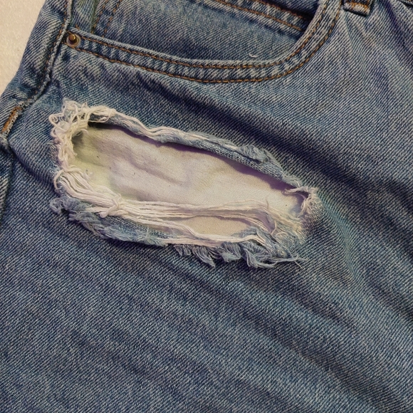 Distressed denim mom Jean shorts - Picture 4 of 5